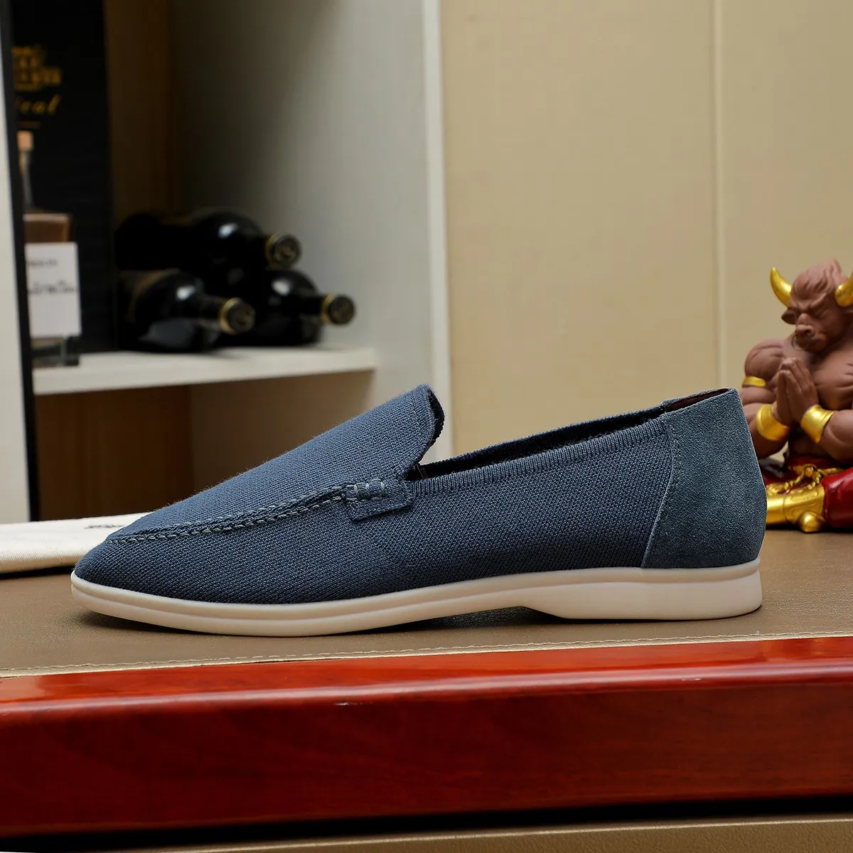 Men's Men's Shoes 💰 400 Loro PIana moccasin made of wish wool fabric. The upper is made of knitted fabric, made on a loom, and then attached to a rubber sole. The Rain System's water-repellent treatment enhances the shoe's functional design, while the suede details give the shoe a sense of elegance and sophistication. Made from Wish, fine wool from Australian and New Zealand Merino sheep 38-44